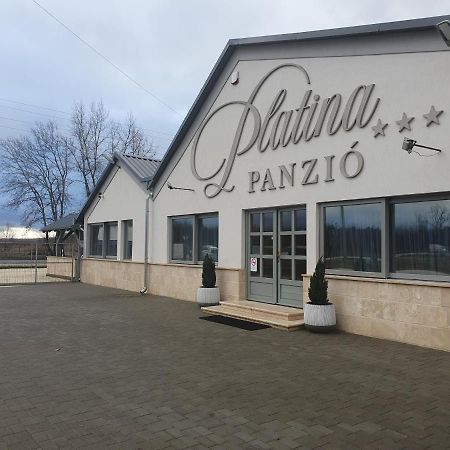 Platina Panzio*** Bed & Breakfast Újhartyán Eksteriør bilde