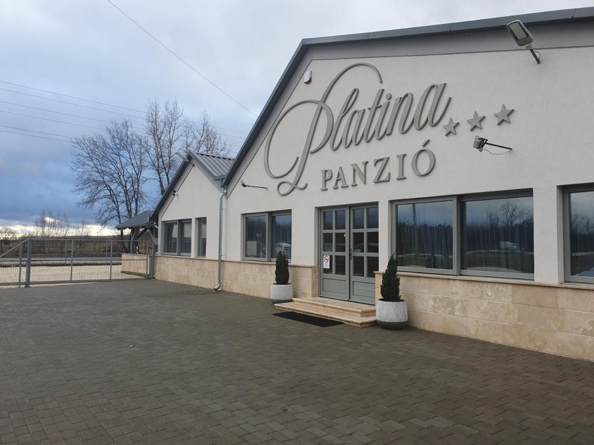 Platina Panzio*** Bed & Breakfast Újhartyán Eksteriør bilde