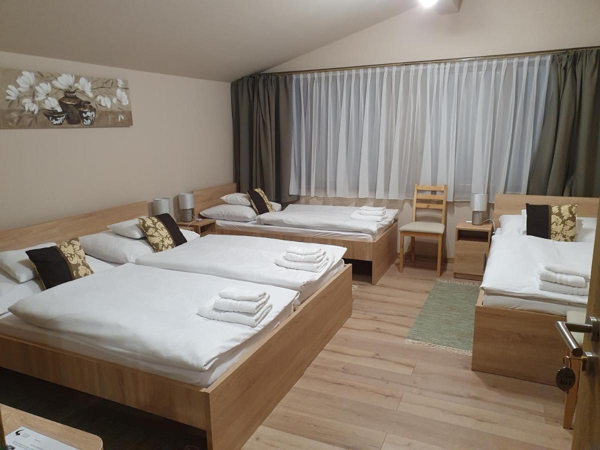 Platina Panzio*** Bed & Breakfast Újhartyán Eksteriør bilde