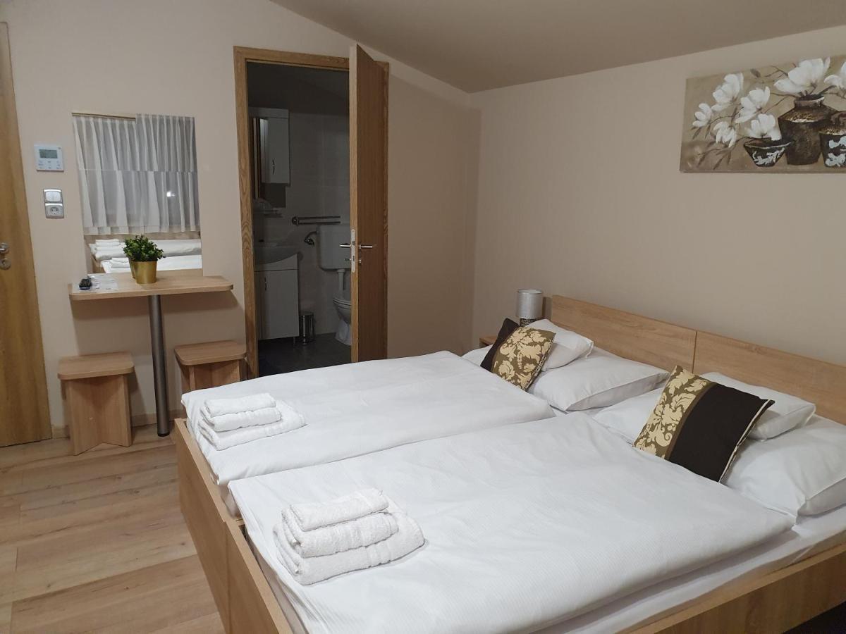 Platina Panzio*** Bed & Breakfast Újhartyán Eksteriør bilde