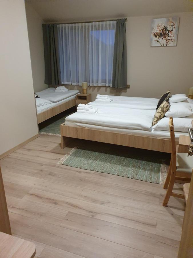 Platina Panzio*** Bed & Breakfast Újhartyán Eksteriør bilde