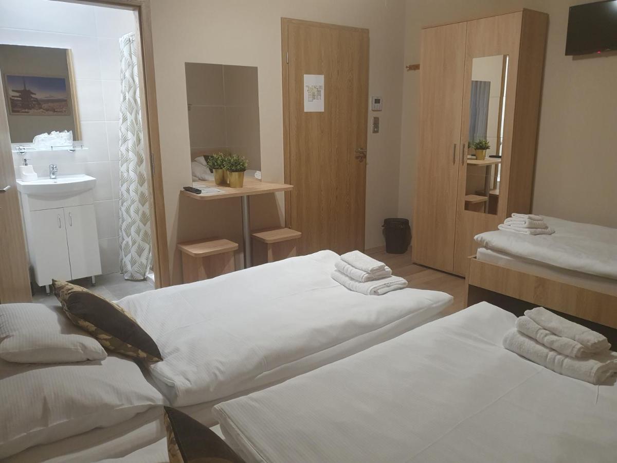 Platina Panzio*** Bed & Breakfast Újhartyán Eksteriør bilde