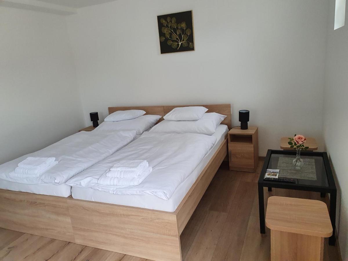 Platina Panzio*** Bed & Breakfast Újhartyán Eksteriør bilde
